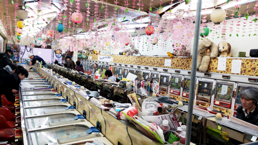 関東でもスマートボールやレトロゲームを楽しめる 箱根の大平台にあるスマートボール屋さん 娯楽センター 七福 小田原移住ライフ